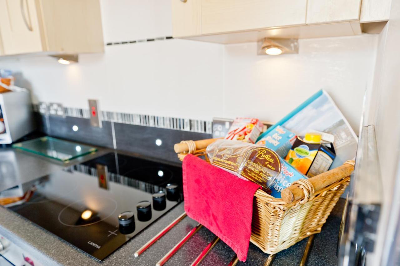 Watermark Apartments Γουίτμπι Δωμάτιο φωτογραφία