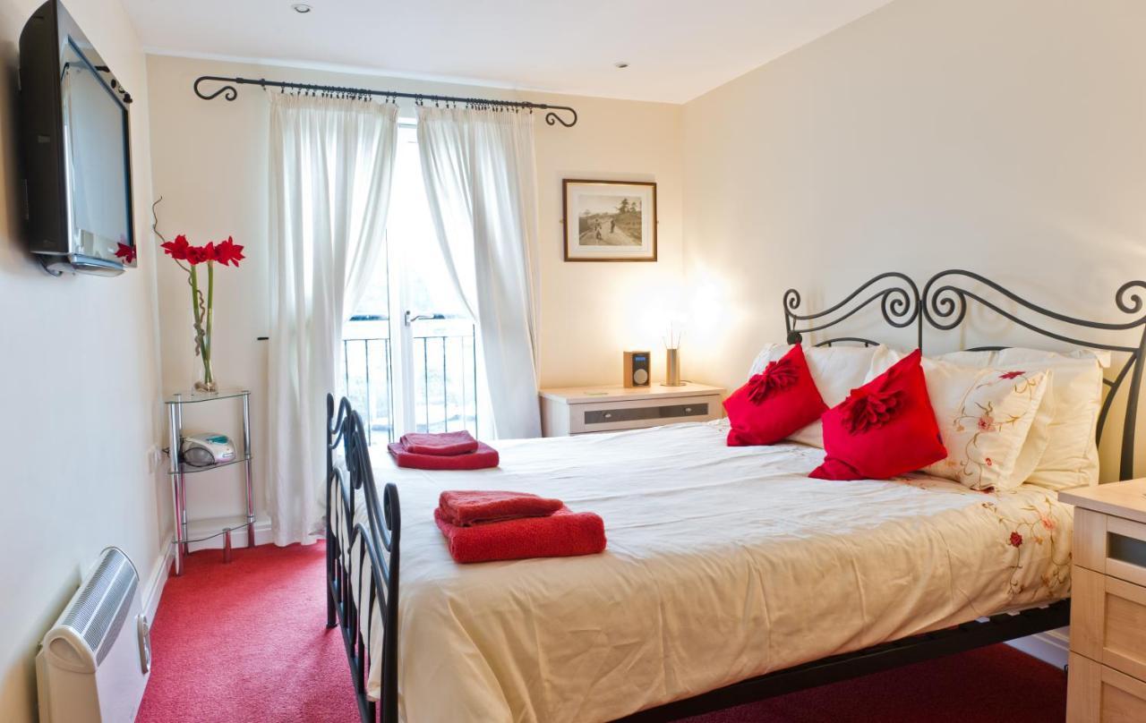 Watermark Apartments Γουίτμπι Δωμάτιο φωτογραφία