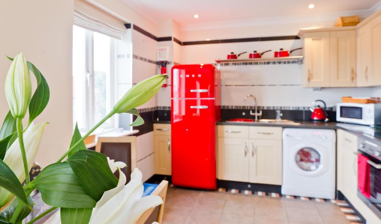 Watermark Apartments Γουίτμπι Δωμάτιο φωτογραφία