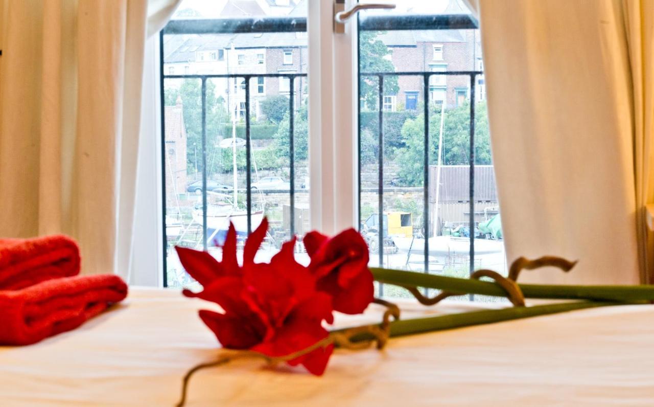 Watermark Apartments Γουίτμπι Δωμάτιο φωτογραφία