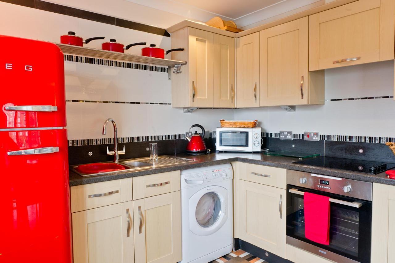 Watermark Apartments Γουίτμπι Δωμάτιο φωτογραφία