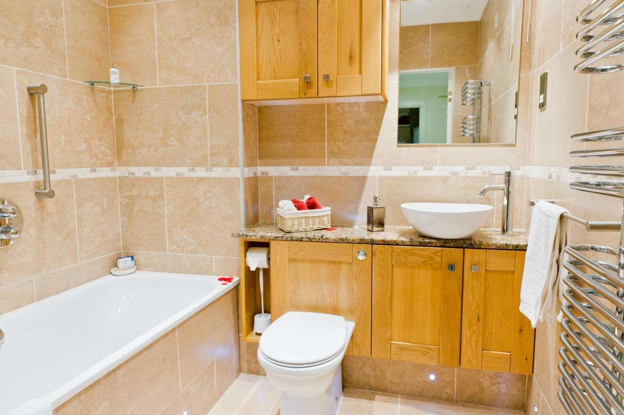 Watermark Apartments Γουίτμπι Δωμάτιο φωτογραφία